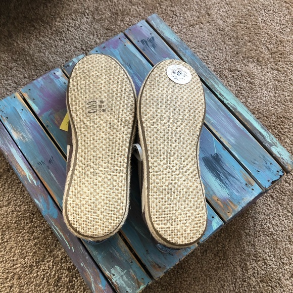 NWT Brand new Toms 💕 - Picture 6 of 6